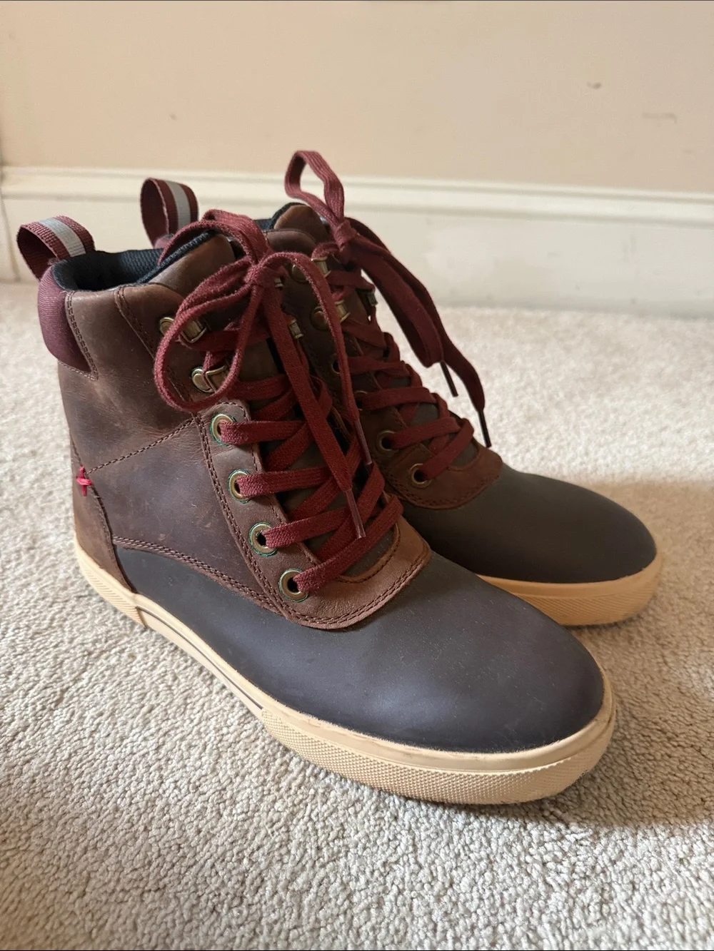 Xtratuf WOMEN'S LEATHER LACE ANKLE DECK BOOT size 8